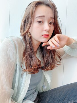 アイティー バイ アルバム 浦和店(IT by ALBUM) ナチュラル巻き髪_斜めバンググレージュカラー_49221