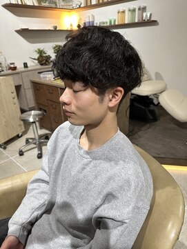 シラス(SiLasu) 癖毛でもカットのみで収まるマッシュスタイル