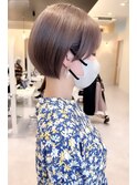 耳掛けショートボブ/襟足束感ショート/アッシュベージュ