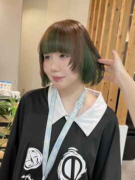 アイリー 名古屋(A/LEE) インナーカラーグリーン