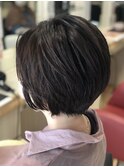 上品な丸みが魅力のコンパクトショートボブ