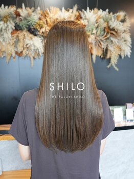 1人1人に合わせた薬剤調合で施す髪質改善ストレートでクセや広がりを抑え、扱いやすい艶髪に/諏訪
