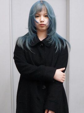 ヴァーディ オモテサンドウ(Vardy omotesando) cyan/水色 シアン ハイトーン ハイレイヤー ハッシュカット