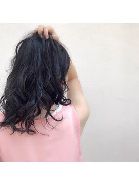 トリプルエイチ(HHH for hair) 20代30代大人かわいいツヤ感サンライトブルーシルバー