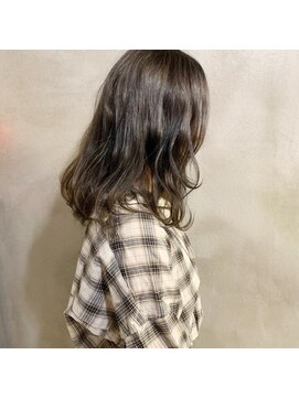 ミント(mint) 赤み除去！透明感グレーで柔らかさ◎