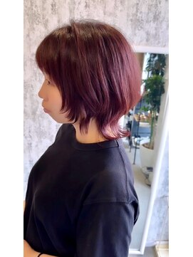 ヨル(Jor) 小顔に見えるウルフスタイル