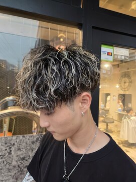 ライズトーキョー 土浦店(RISE TOKYO) ツイストスパイラル/金メッシュ/ハイライトパーマ