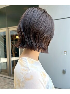 ノード(NODE) 栄くびれ巻き透明感ショートヘアスタイル