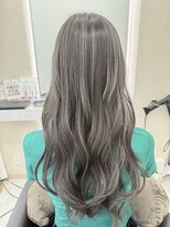 フラッフィー(Fluffy) アッシュハイライトロング