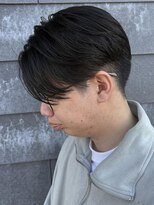 ヒュイル バイ ニアウ(Hwyl by Niau) MEN’S HAIR/サーフカール/刈り上げセンターパート/伊勢崎