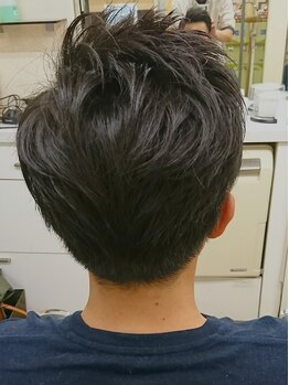 ヘアサロンセンスの写真/【元町1分】ハサミ1本で丁寧に作り上げる骨格見極めカットは受賞歴多数！口コミ多数のレトロな人気理容室