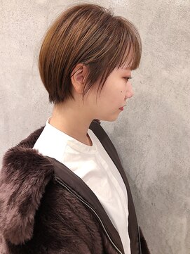 ナイン(9) ◎耳かけショート