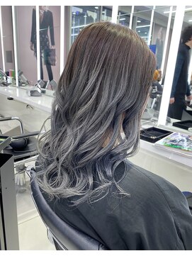 トニーアンドガイ 広尾店(TONI & GUY) シルバー×バレイヤージュカラー