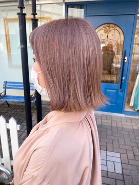 リタ(Lita) ピンクベージュ　切りっぱなしボブ