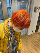 ウルフカット　ボブ　オレンジカラー　オレンジベージュ