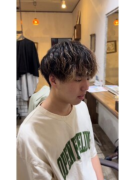 リッカヘアー(Ricca hair) アッシュブラウン波巻きパーマ刈り上げツーブロックマッシュ