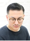 黒髪フェード短髪メンズカットジェントルマンアップバング