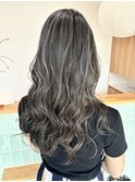 ダークグレージュ×ホワイトハイライト