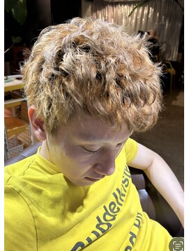 ビハインドザカーテン(BEHIND THE CURTAIN) 外国人風癖毛パーマ