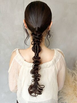 オモチャ(OMOCHA) 華やかポニーテールでエレガントに