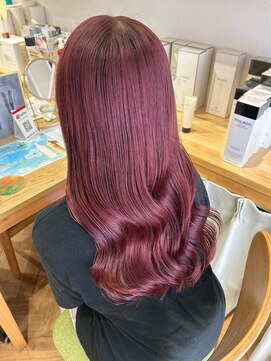 メルク ユニ(merc.uni) 小顔cherry red