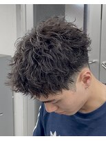オーバル ジングウマエ(OVARL jingumae)&nbsp;スパイキーショート縦落ちパーマツイストスパイラルピンパーマ