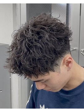オーバル ジングウマエ(OVARL jingumae) スパイキーショート縦落ちパーマツイストスパイラルピンパーマ