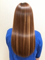 ウイバイファースト(u'i by first) 思わず触れたくなるようなツヤとまとまりのある美しいロングヘア