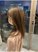 広瀬オススメ「極細ハイライトにスモーキーなベージュカラー」