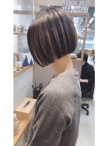 ロット 横浜(lot)&nbsp;ぱつっとボブ/切りっぱなし/ハイライト[横浜駅]