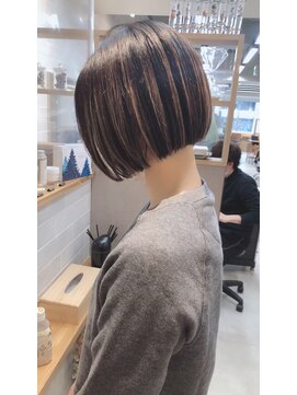 ロット 横浜(lot) ぱつっとボブ/切りっぱなし/ハイライト[横浜駅]