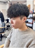 波巻きスパイラルパーマツイストパーマメンズ刈り上げ緩め30代