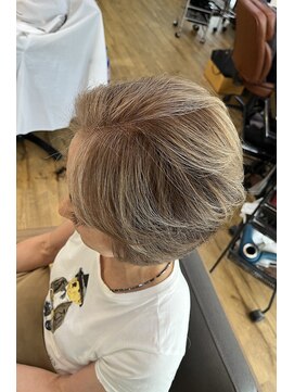 トータルビューティーステラ(TOTAL BEAUTY STELLA) 白髪ぼかしハイライトで白髪ぼかしカラー!白髪染め白髪ぼかし