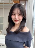 シースルーバングと顔まわりレイヤーが小顔に見えるミディアム