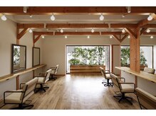 ジル フラン 吉田店(JILL franc)の雰囲気（自然光も入るリラックスできる雰囲気♪［髪質改善/縮毛矯正］）