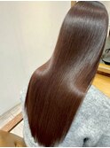 透明感あるブラウンは髪質改善でさらにグレードアップ