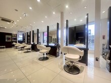 アース コアフュールボーテ 長岡店(EARTH coiffure beaute)の雰囲気（家族みんなでくつろげる、特別なサロン空間。）