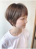 短めマッシュショート耳掛けボブ