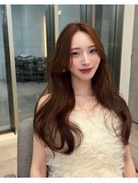 肌色が良く見えるブラウン_グレーベージュレイヤーロング