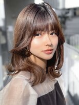 ワンカールレイヤーロングくびれヘアブリーチなしグレージュ