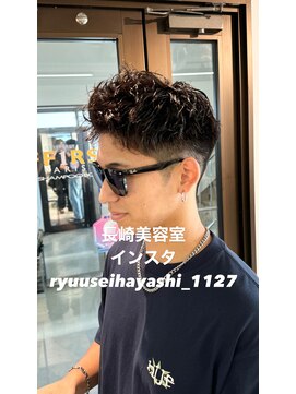 コワファースト長崎シャンプーボーイ 2nd(COIFF1RST 長崎 SHAMPOO BOY) 刈り上げ高めアップバング