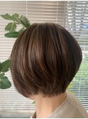 大人可愛い小顔ボブ前下がりショートハイライト