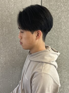 ニアウ 太田店(Niau) メンズナチュラルセンターパート刈り上げフェードニュアンス