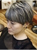 マッシュショートバレイヤージュシルバーカラー前髪ありショート