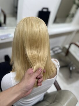 カリーナ(CARINA) ブロンドカラー/ハイトーン艶髪