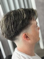 メグロバーバーショップロッポンギ 目黒六(MEGURO BARBER SHOP 6PPONGI)&nbsp;ハイライトセンターパート