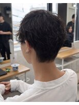プラスイズム ヴェレン(PLUSISM Velen) ニュアンスパーマのベリーショート