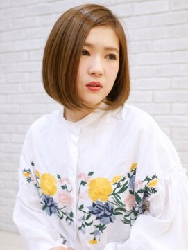 ミーティア バイ クアトロ(Meteor By QUATRO) 大人かわいいストレートショートボブ