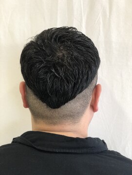 ラ ブーケ 中川中島店(La Bouquet) V刈り上げ