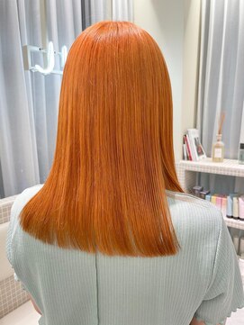 ユーリ(JUURI) オレンジ / セミロング / 切りっぱなし